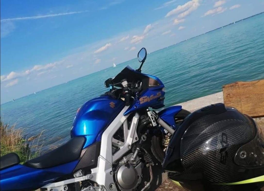 Suzuki SV650S oldalról