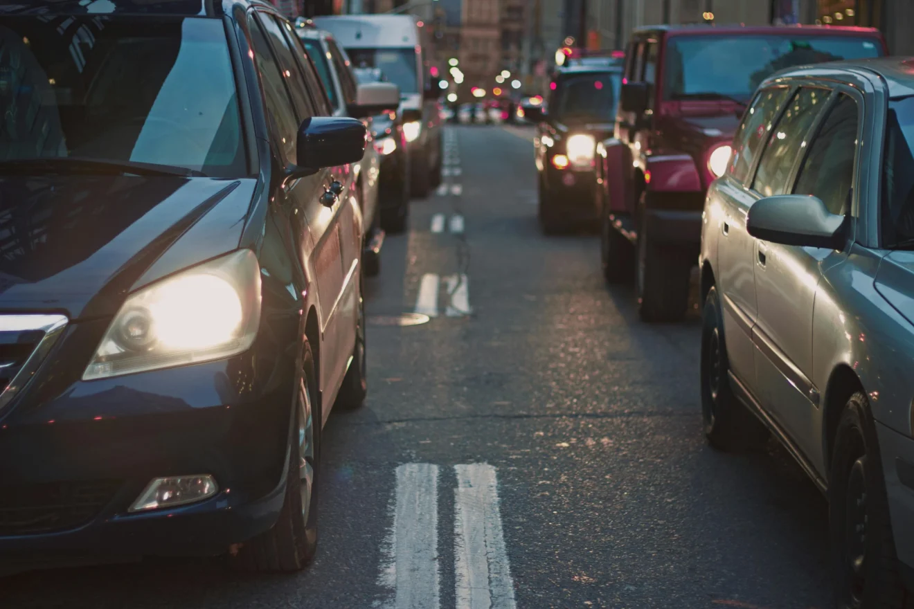 Budapest közlekedés helyzetének elemzése: növekvő torlódások, időveszteség és a belső kerületek forgalmának hatása a TomTom adatai alapján. Budapest, Budapesti torlódás, dugó, dugók.