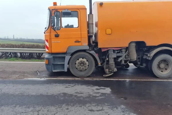 A Halálos munkahelyi baleset súlyos következményekkel járt az M3-as autópálya felújítási területén. Ismerje meg a részleteket.