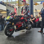 Rossi Attila Moor új versenymotorja a Moto2-ben. Moto2, Révész Racing Next Generation Riders Team. Motorkiállitás 2025 Márkák hétvégéje. Versenymotor.