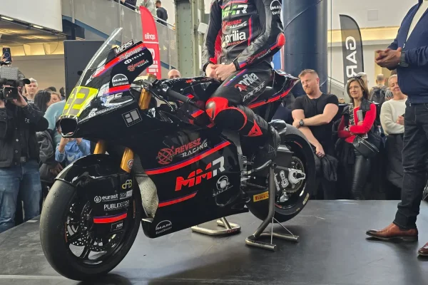 Rossi Attila Moor új versenymotorja a Moto2-ben. Moto2, Révész Racing Next Generation Riders Team. Motorkiállitás 2025 Márkák hétvégéje. Versenymotor.