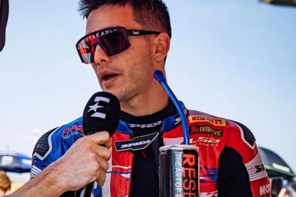 Iker Lecuona nyilatkozik a Superbike 2026 átigazolások kapcsán amikor Aruba Ducati csapathoz igazol a hivatalos aruba.it Ducati gyári csapatához elmondja, hogy Álvaro Bautista a Barni Ducatihoz igazol át.