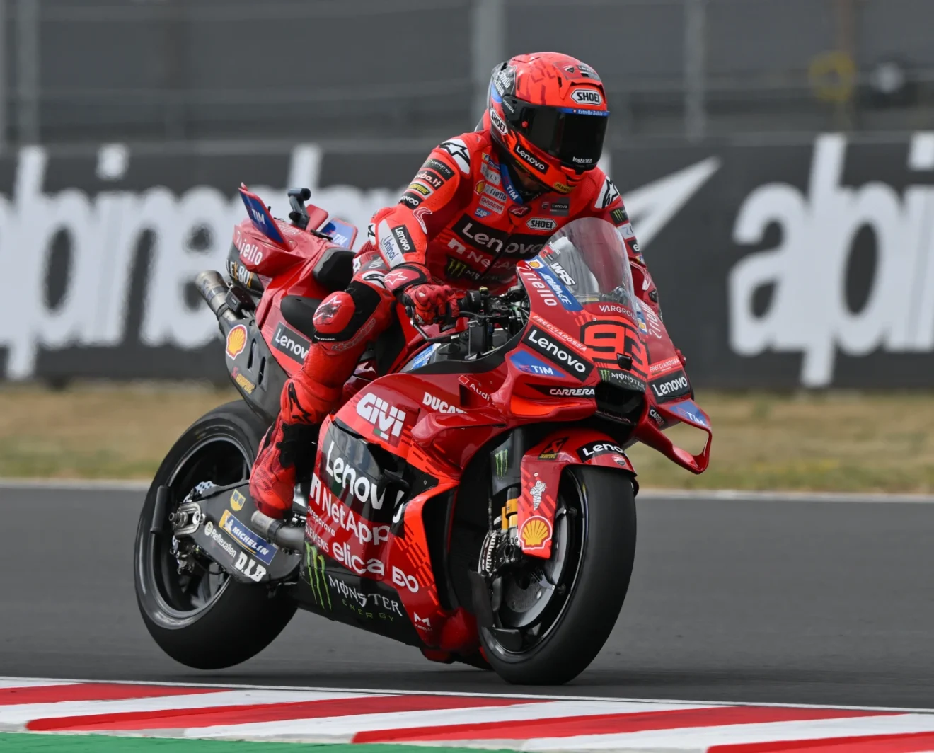 Márquez ünnepli balatonparki pole-ját új pályarekorddal a MotoGP Magyar Nagydíj időmérőjén