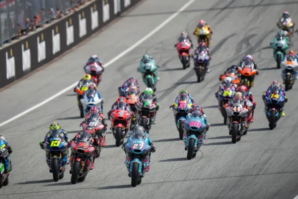 Moto2 mezőny rajtja - szoros csata a világbajnoki pontokért, Manuel González, Aron Canet, Diogo Moreira és Barry Baltus is a 2025-ös Moto2 Magyar Nagydíj bajnoki küzdelmében.