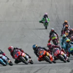 Moto3 mezőny szoros küzdelemben a Red Bull Ringen – Angel Piqueras, Jose Antonio Rueda, David Muñoz, Maximo Quiles és Alvaro Carpe a 2025-ös világbajnoki pontokért harcolnak.