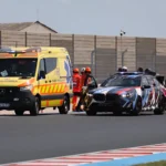 MotoE: Varga Tibor bukott a Magyar Nagydíjon, mentő szállította el a magyar motorversenyzőt a Balaton Parkból. Varga Tibor bukása a MotoE Magyar Nagydíjon