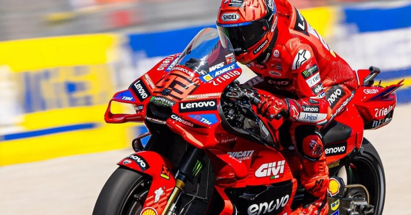 Marc Márquez a Ducati Lenovo Team versenymotorján a MotoGP 2025 Magyar Nagydíjon a Balaton Park Circuit pályán