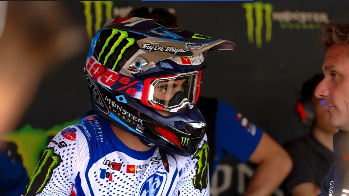 Thibault Benistant Yamaha MX2 motoron verseny közben a Motocross VB futamán