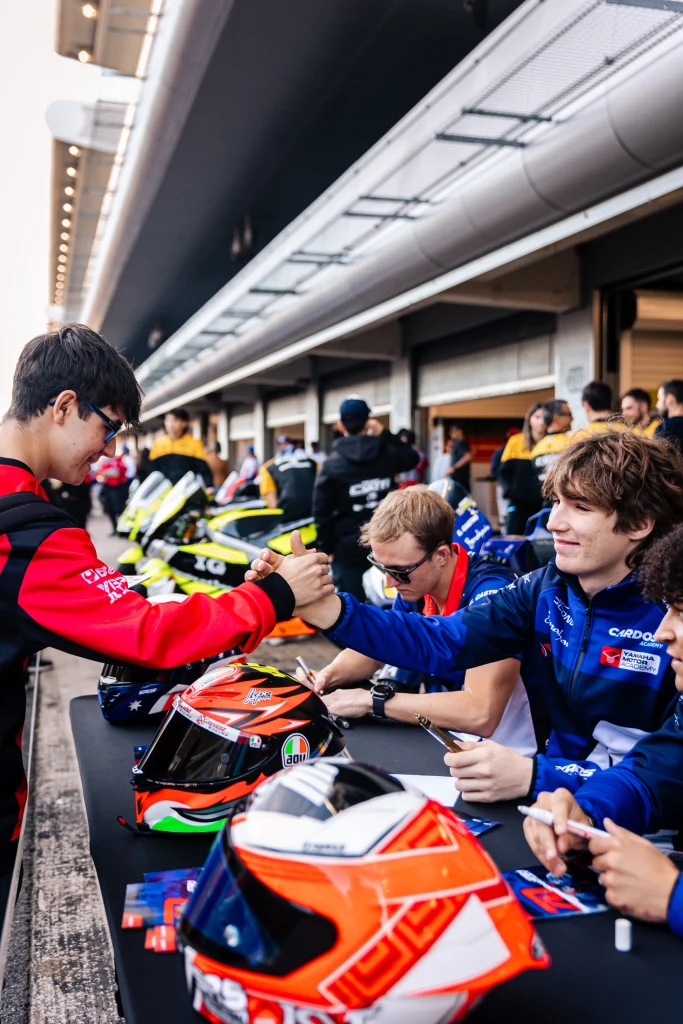 Rossi Moor a rajongóival