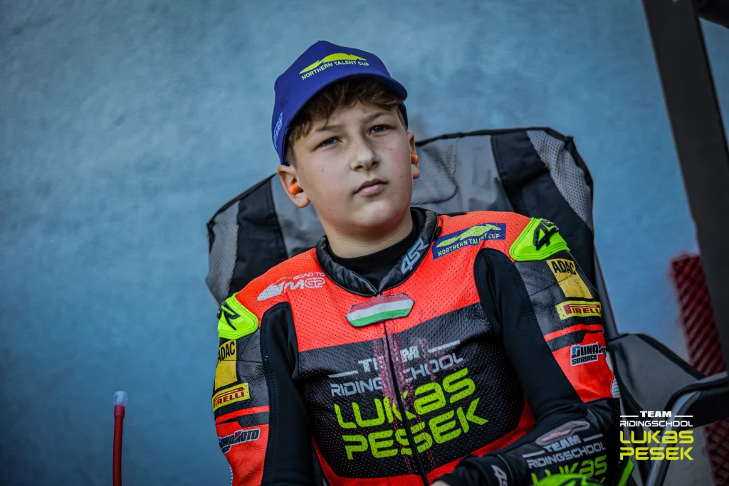 Lukács Tamás versenyruhában