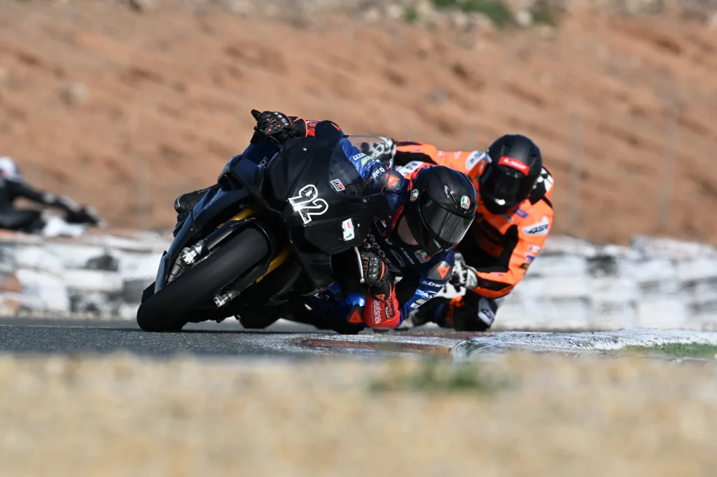 Révész Racing támogatásával Rossi Attila Moor mélyre dönti a Moto2 motorját Magny-Cours pályán a FIM MotoJunior World Championship 2026 versenyen