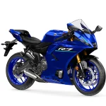 Yamaha YZF-R7 kék színben az új Bridgestone Battlax Hypersport S23 gumival.
