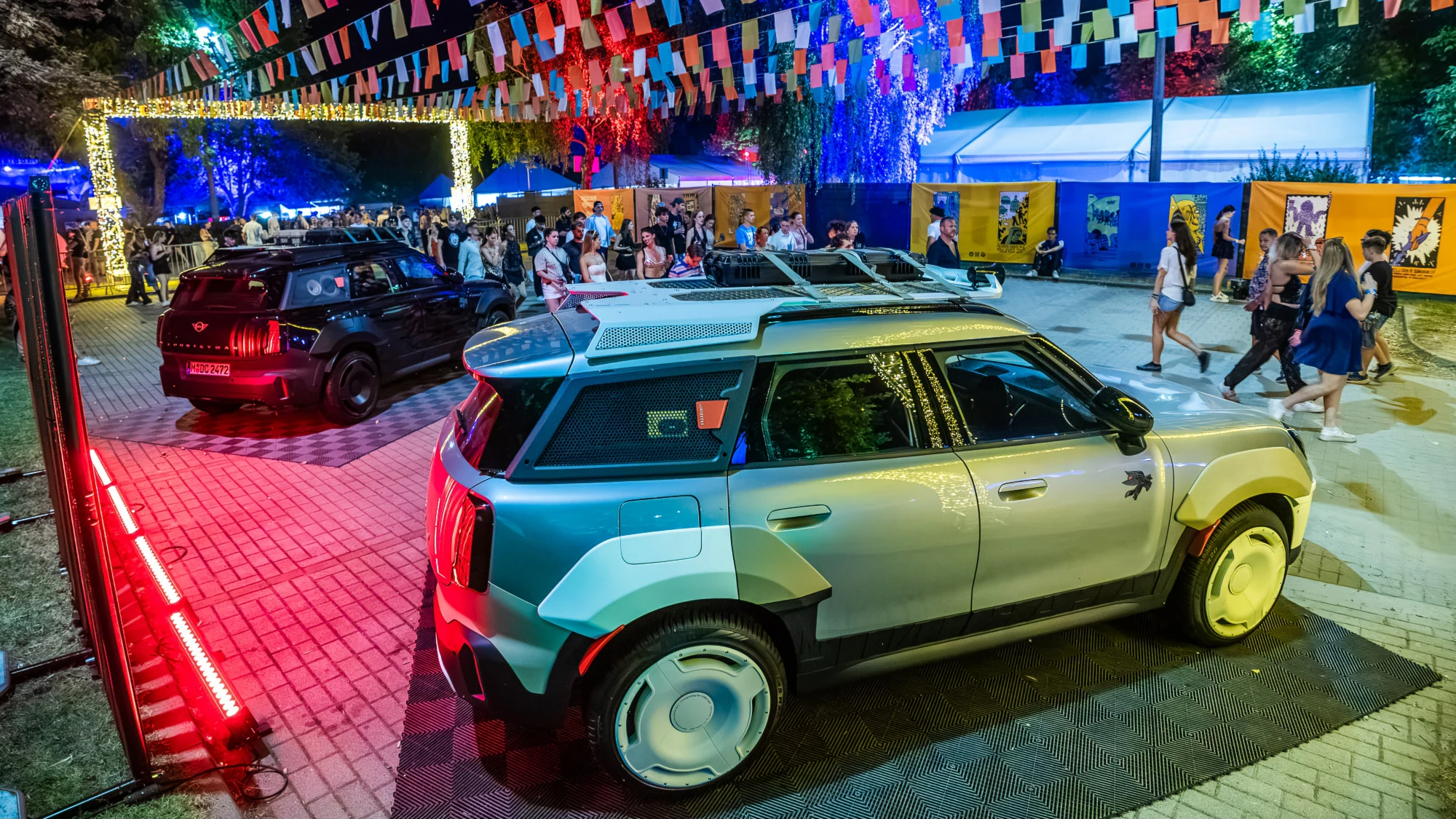 Két egyedi MINI x Vagabund Countryman a zamárdi STRAND Fesztiválon
