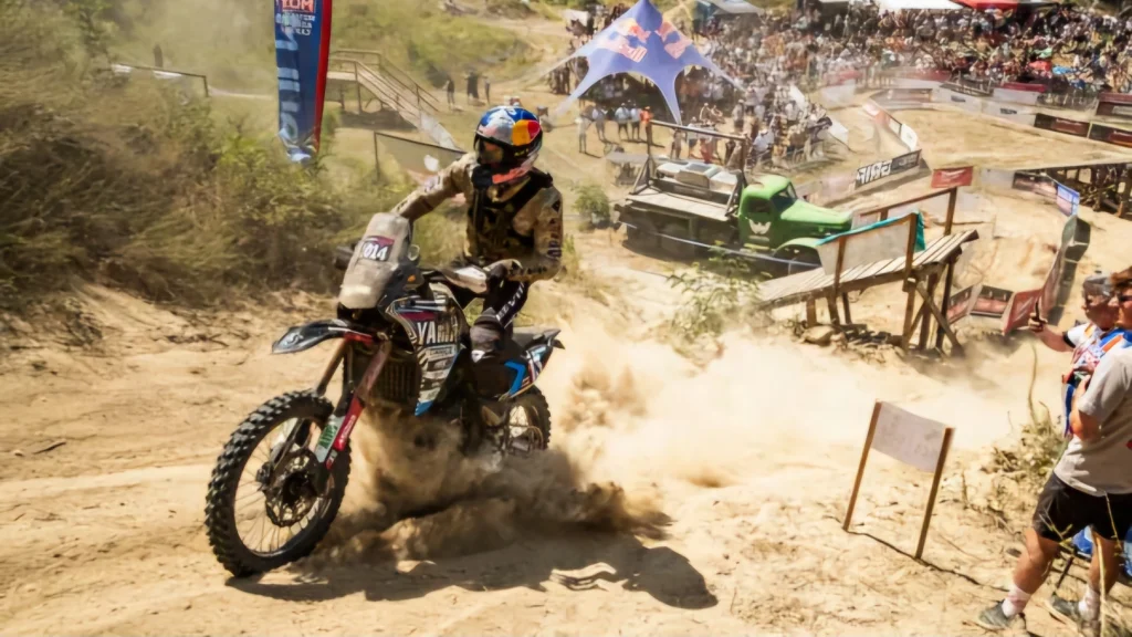 Redbull Romaniacs versenyen egy meredek hegyre megy fel a Yamaha Ténéré 700