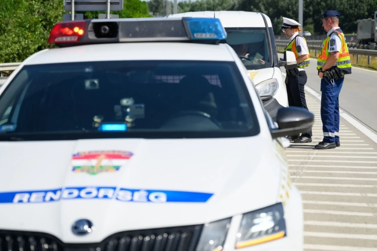 Rendőr Roadpol ellenőrzés.