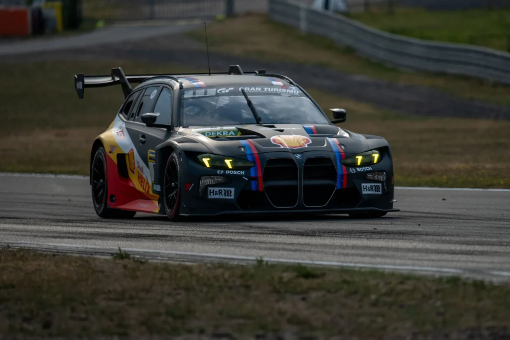BMW M Motorsport versenyautó a Nürburgringen