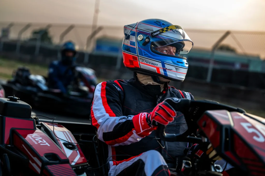 David Terrien gokartban a Max vs 100 silverstone-i pályáján