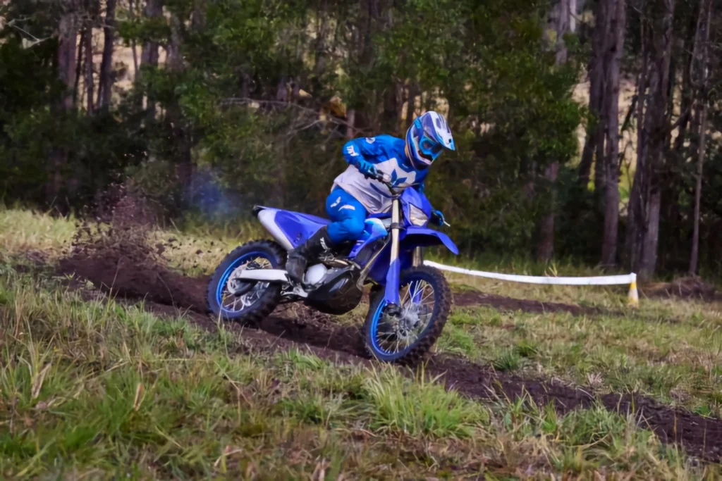2027-es Yamaha WR250F terepmotor off-road környezetben
