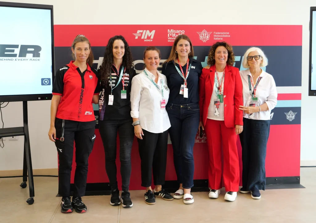 A FIM TogetHER program női motorsport-szakemberei a misanói eseményen
