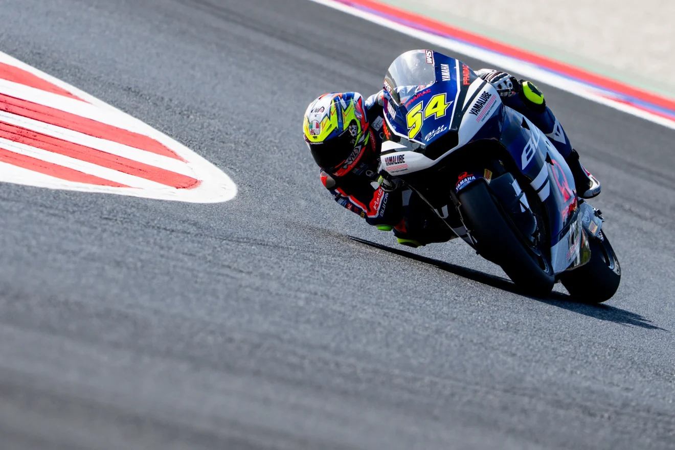 Alberto Ferrández az 54-es BLU CRU Pramac Yamaha Moto2 motorral Misanóban