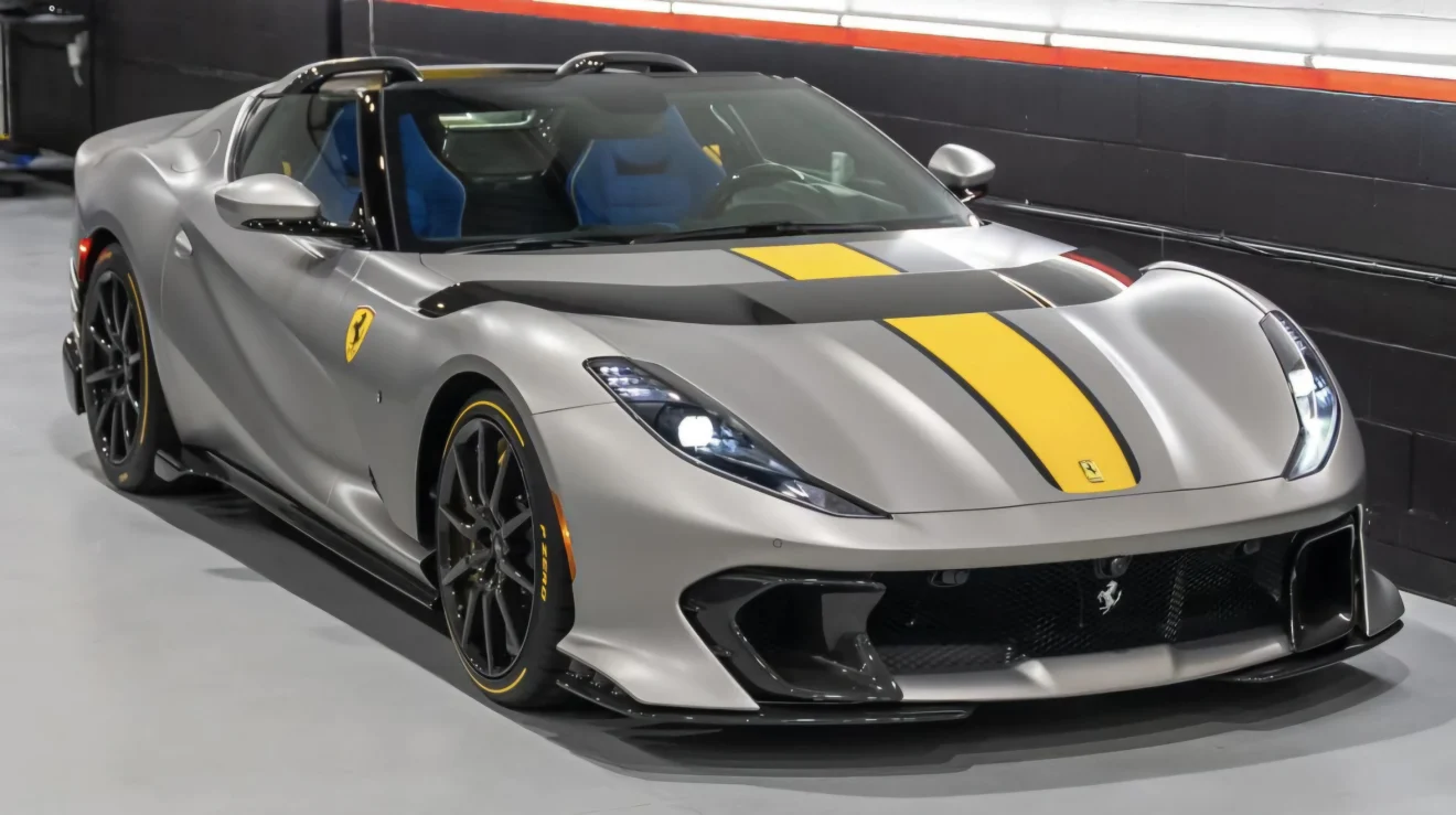Ezüst színű Ferrari az AMTS rendezésében RS Event autó és motor kiállításon.