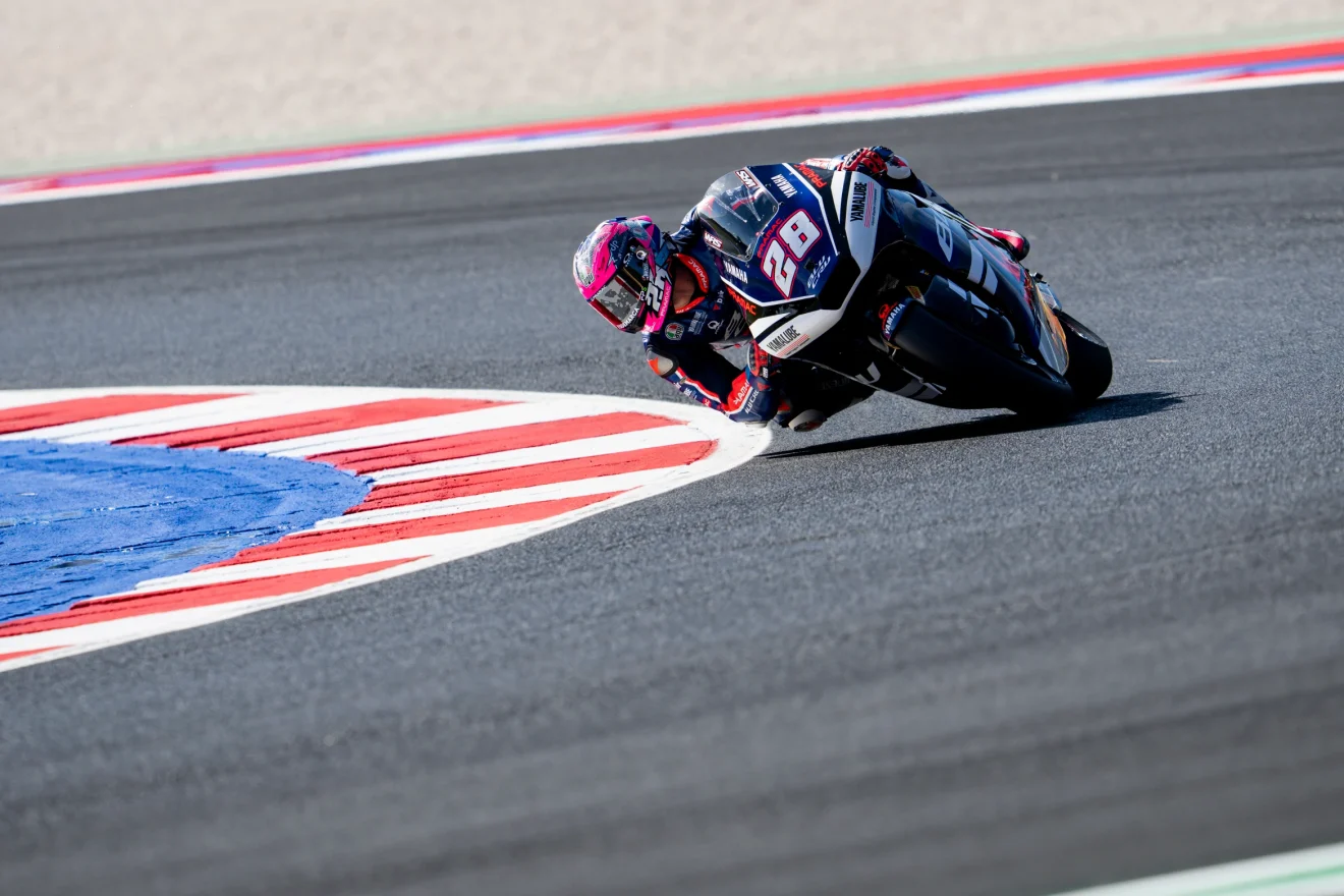 Izan Guevara a 28-as BLU CRU Pramac Yamaha Moto2 motorral a misanói pályán