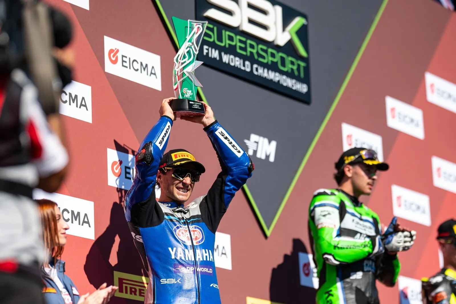 Albert Arenas az AS BLU CRU Racing Yamaha R9 motorjával a cremonai WorldSSP-futamon