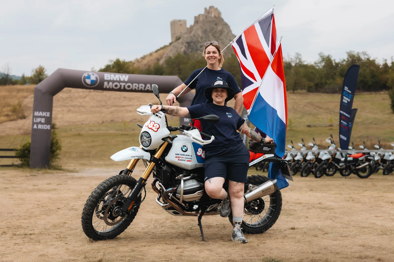 Chrissie Harcourt és Anja Filak, a BMW GS Trophy 2026 női győztes Team Europe párosa