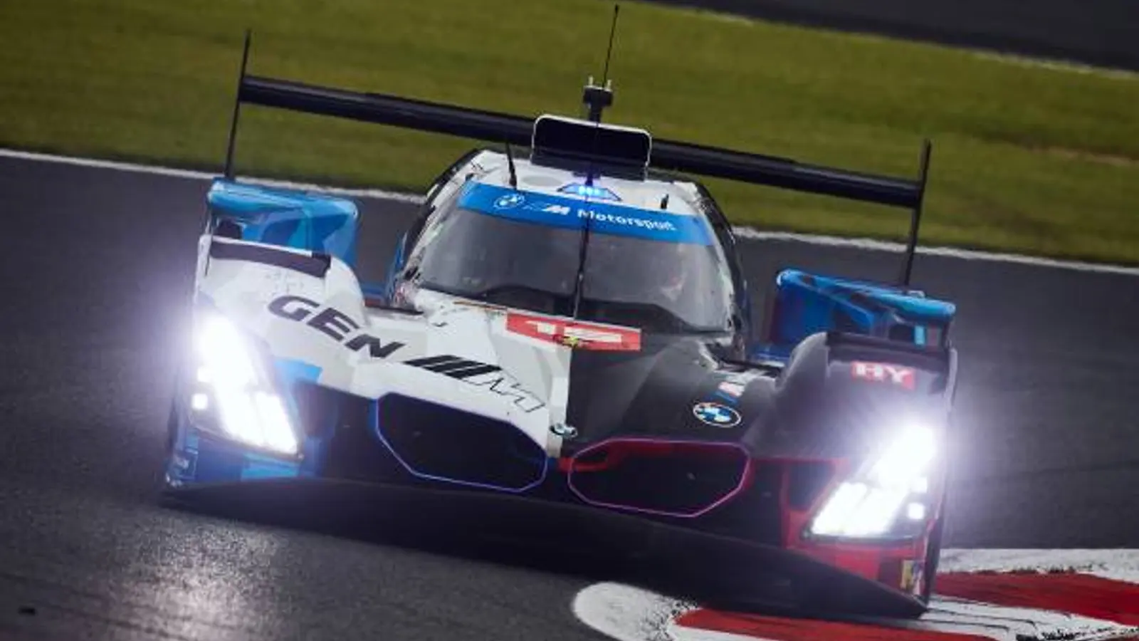 A BMW M Team WRT autója a 2026-os Fuji 6 Hours FIA WEC-futamon