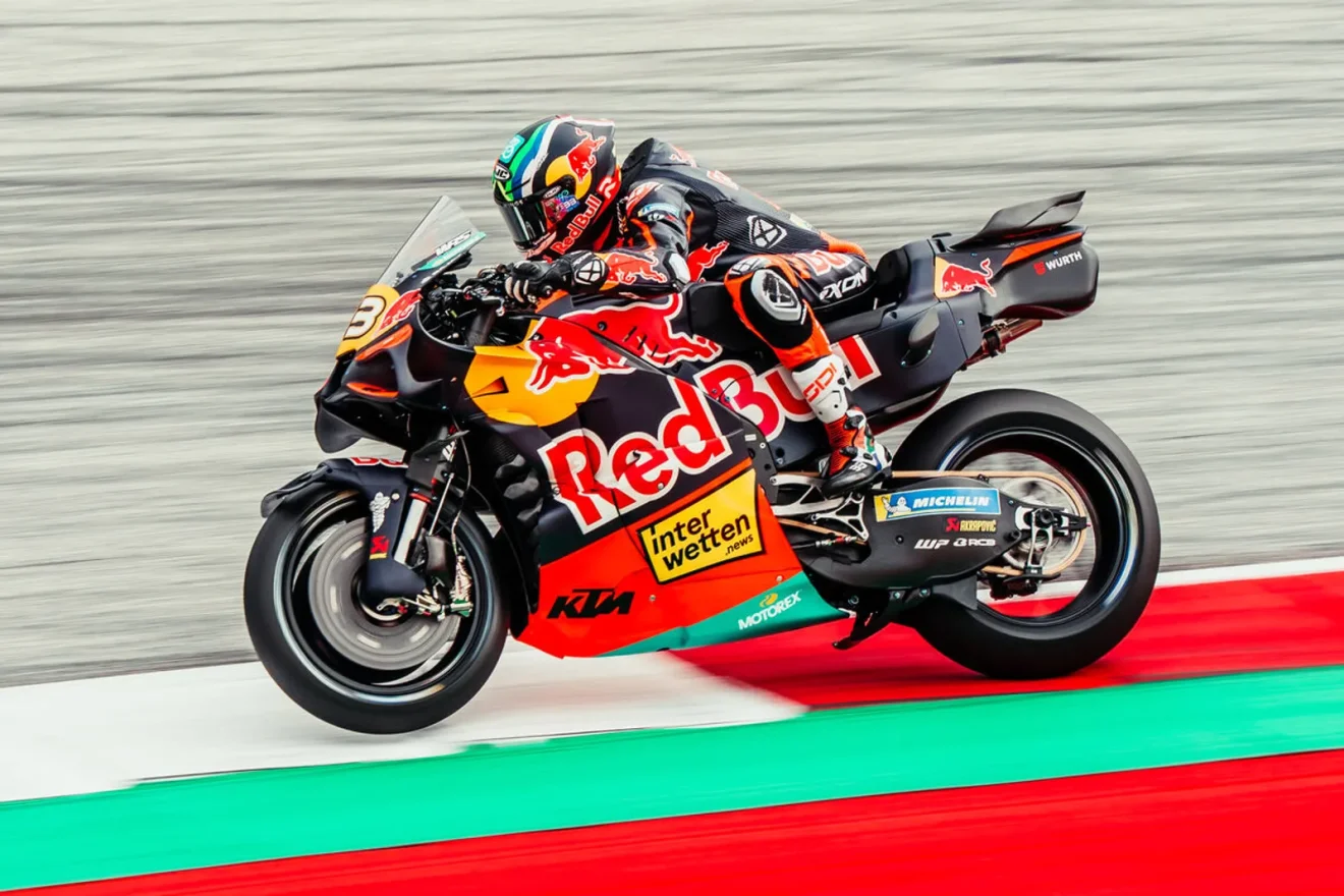 Brad Binder a Red Bull KTM Factory Racing motorjával a 2026-os Osztrák Nagydíjon