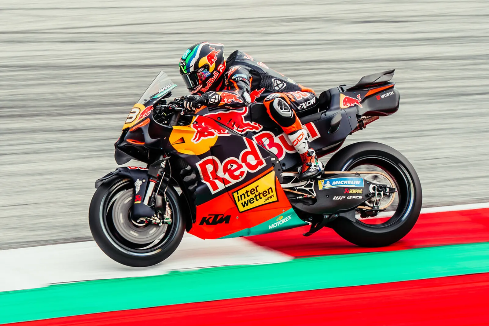 Brad Binder a Red Bull KTM Factory Racing motorjával a 2026-os Osztrák Nagydíjon