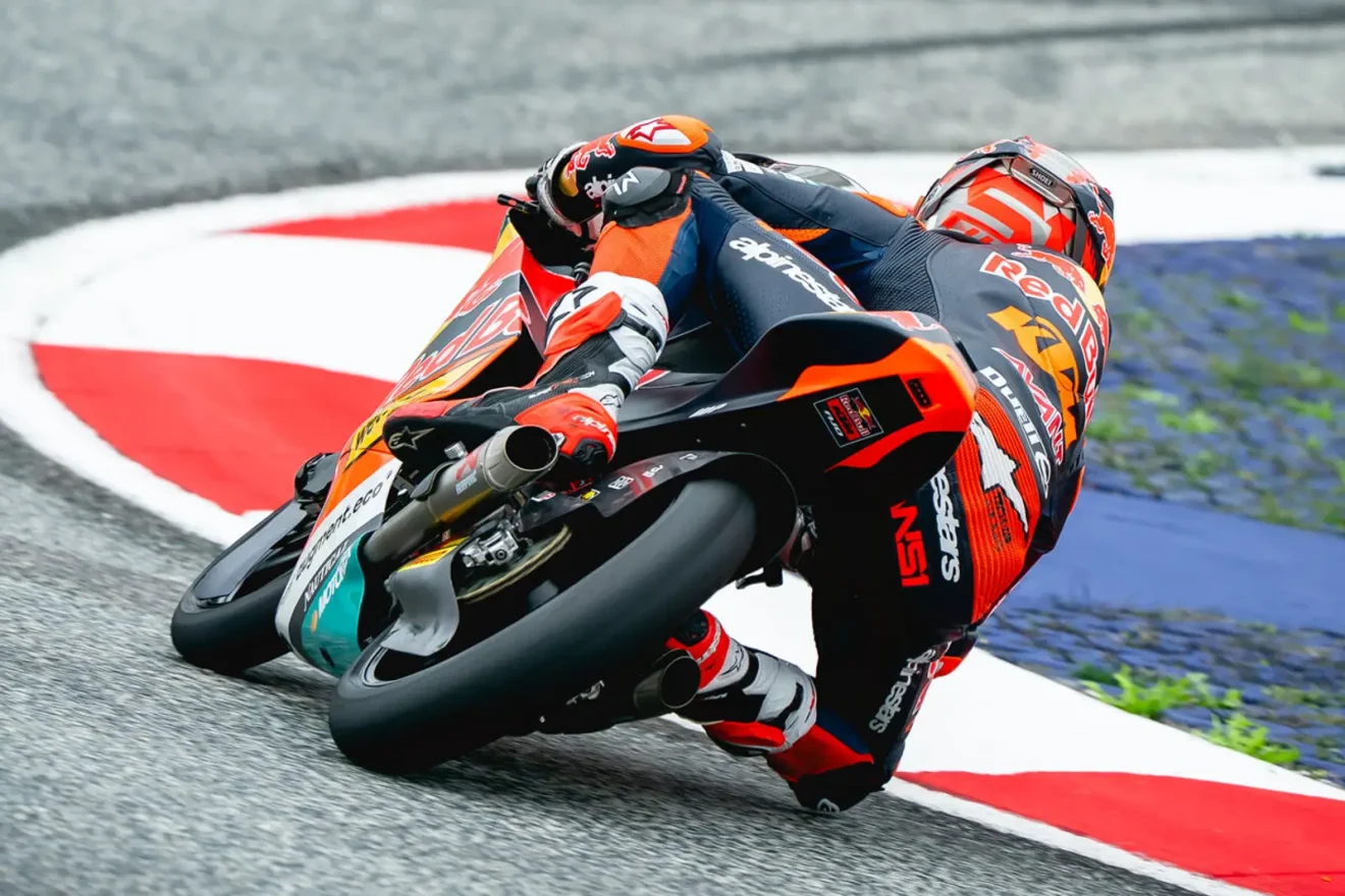 Brian Uriarte a Red Bull KTM Ajo Moto3 motorjával a 2026-os Osztrák Nagydíjon