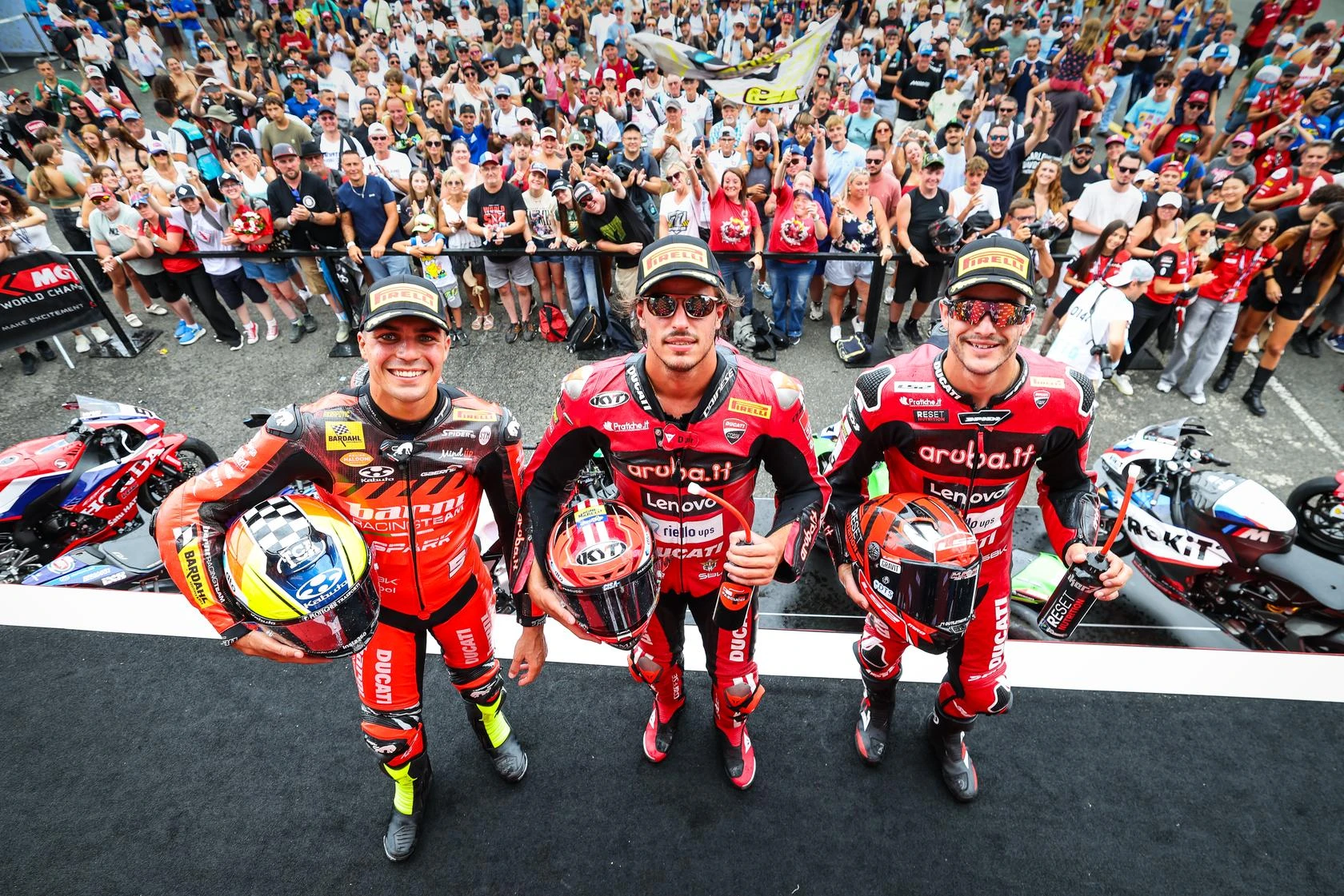 WorldSBK versenyzők a Magny-Cours-i forduló után a közönség előtt