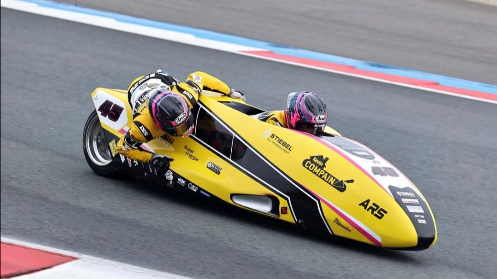 Harrison Payne és Kevin Rousseau az ARS Yamaha sidecarral a 2026-os asseni FIM Sidecar-világbajnoki fordulón