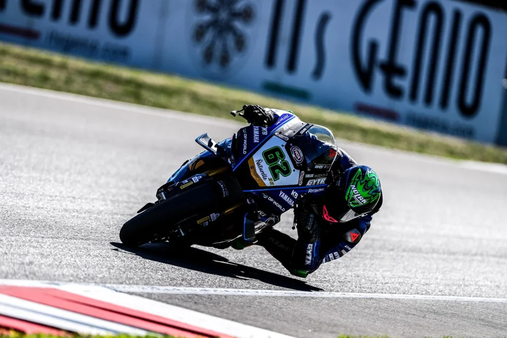Stefano Manzi a 62-es Yamaha R1-gyel a 2026-os Magny-Cours-i WorldSBK-futamon