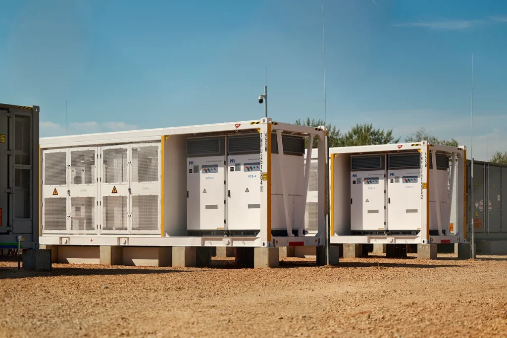 A MOL új algyői akkumulátoros energiatárolójának teljesítményelektronikai egységei