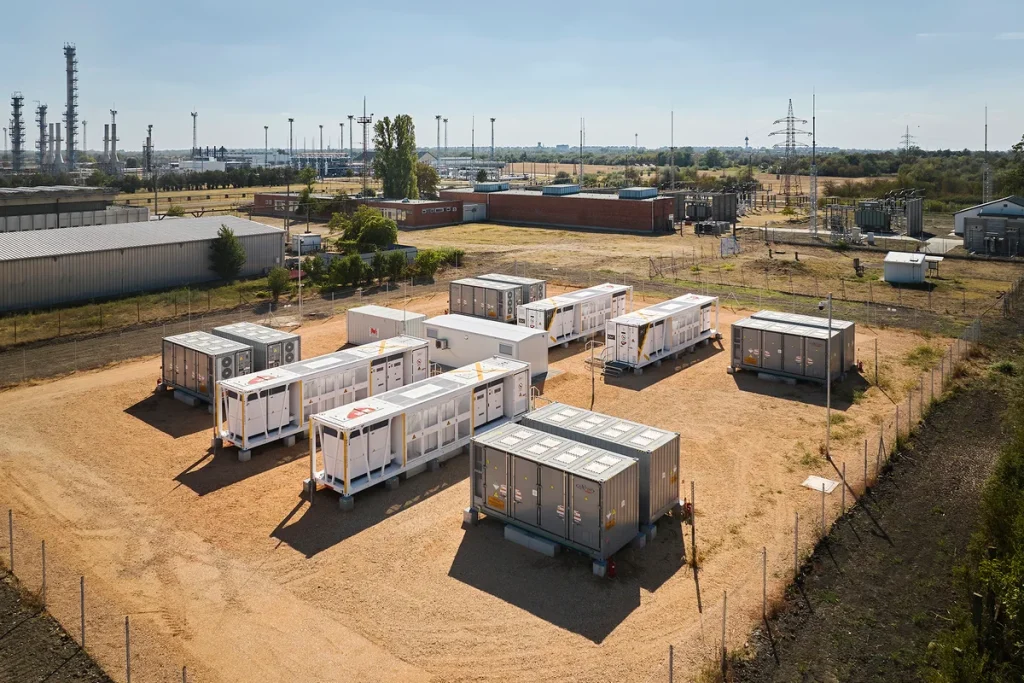 A MOL algyői 40 MWh-s akkumulátoros energiatárolója az ipari telephelyen
