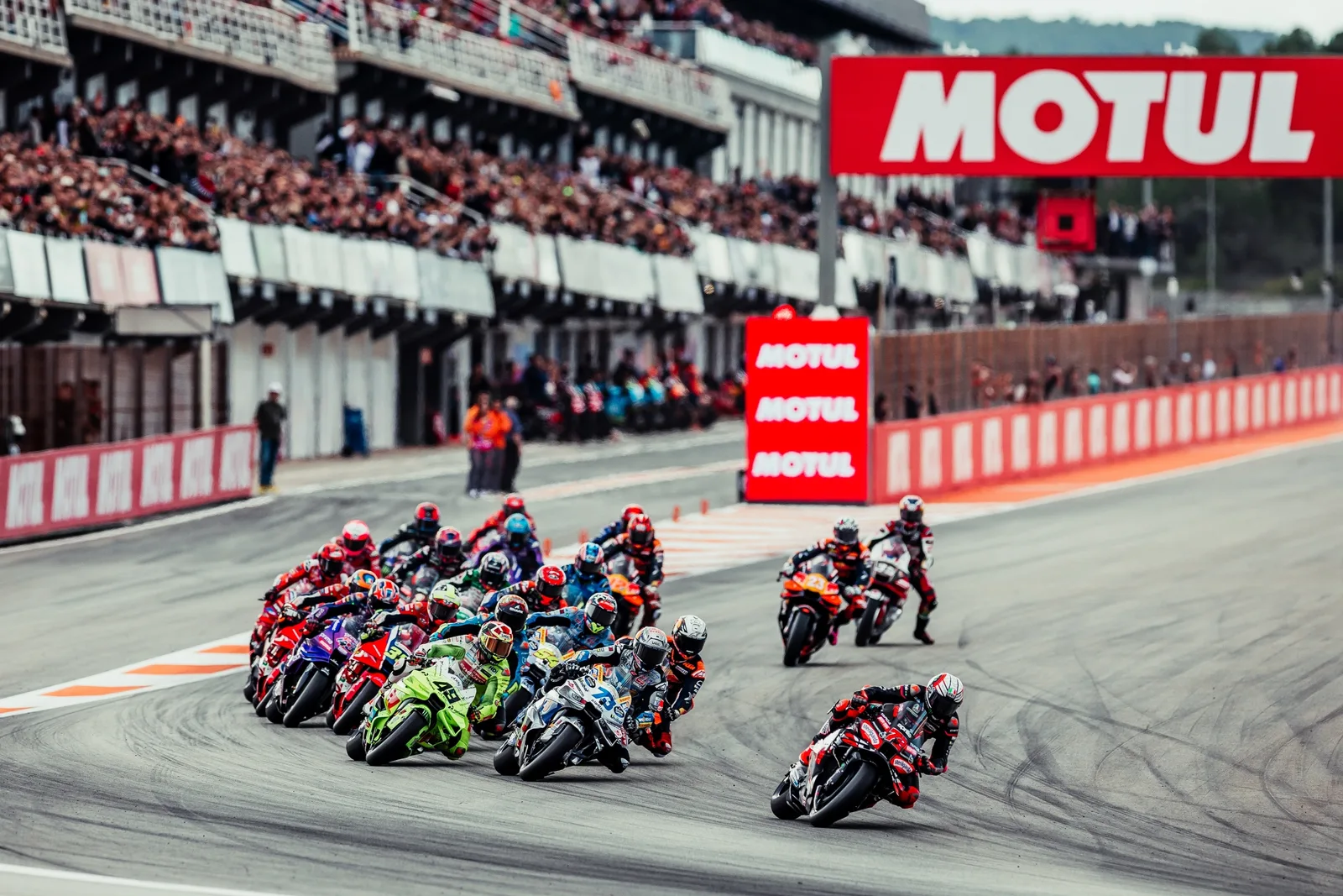 MotoGP Valencia hivatalos sajtófotó a 2027-es szezonzáró bejelentéséhez