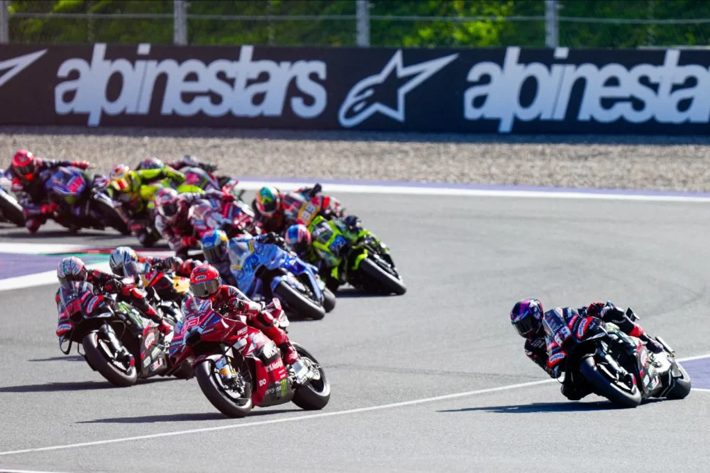 A 2026-os Osztrák Nagydíj MotoGP Sprintjének versenyjelenete a Red Bull Ringen