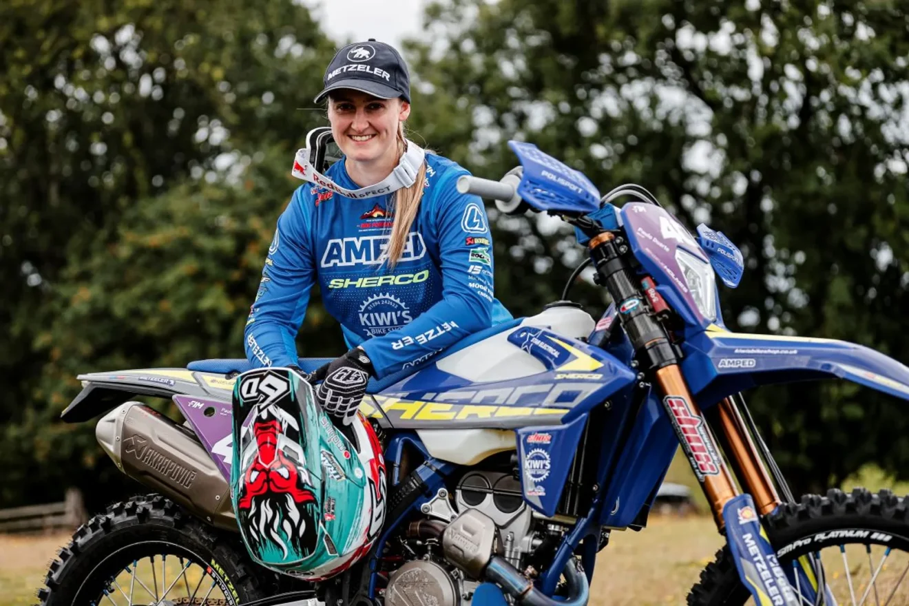 Nieve Holmes a 2025-ös FIM EnduroGP versenyen