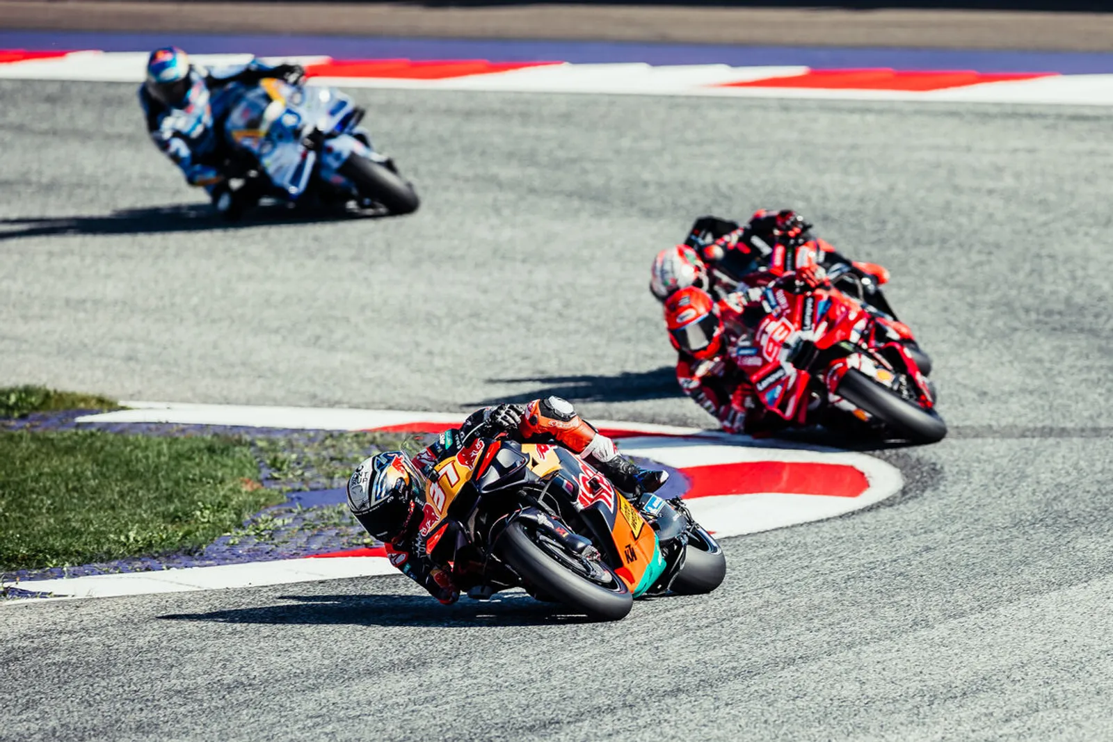 Pedro Acosta a Red Bull KTM Factory Racing motorjával a 2026-os Osztrák Nagydíjon