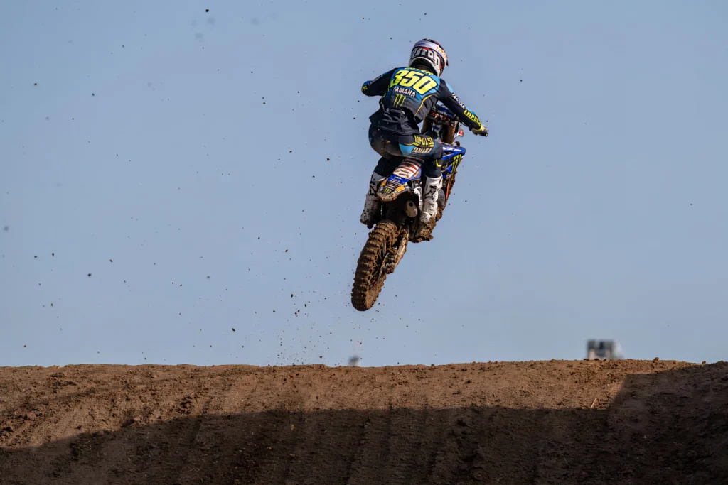 Sleny Goyer Yamaha motorral ugrás közben az EMX125 törökországi fordulóján