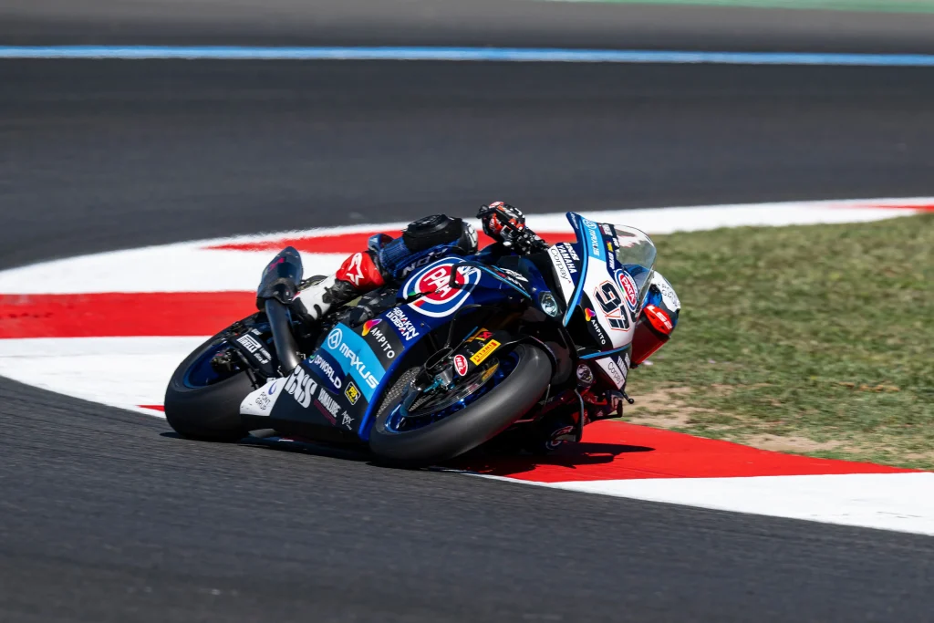 Xavi Vierge 97-es Pata Maxus Yamaha versenymotorral Magny-Cours-ban