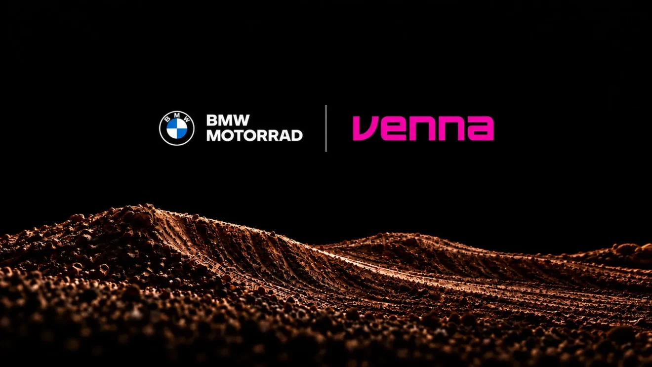 A BMW Motorrad és a Venna elektromos motorkerékpáros együttműködésének gyártói sajtófotója