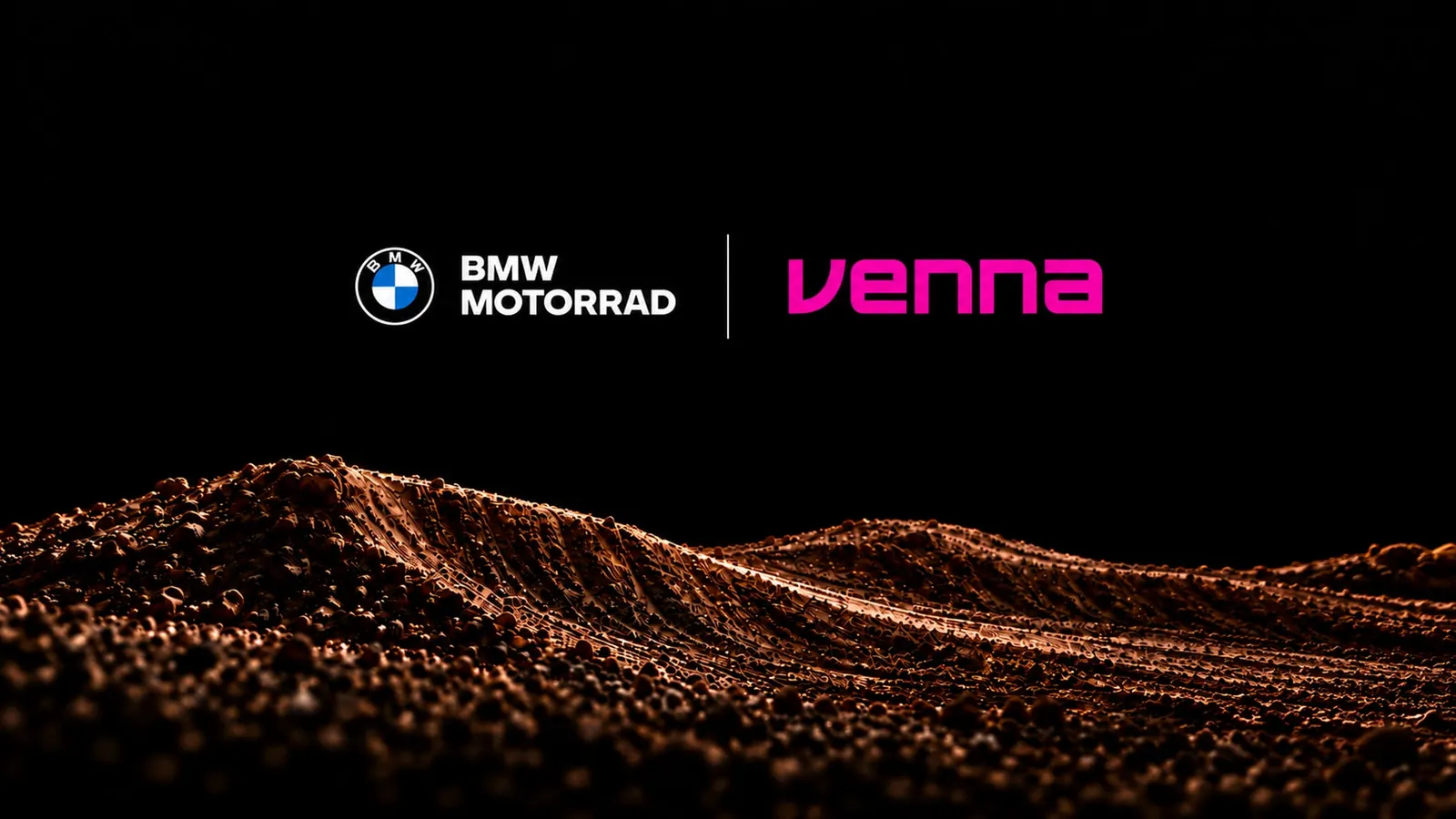 A BMW Motorrad és a Venna elektromos motorkerékpáros együttműködésének gyártói sajtófotója