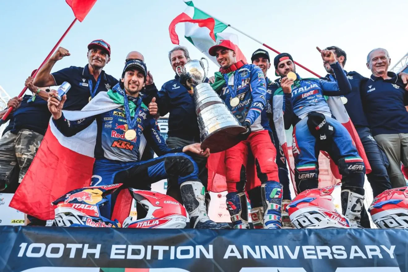 Olaszország győztes World Trophy csapata a 100. FIM 6DAYS portugáliai versenyén