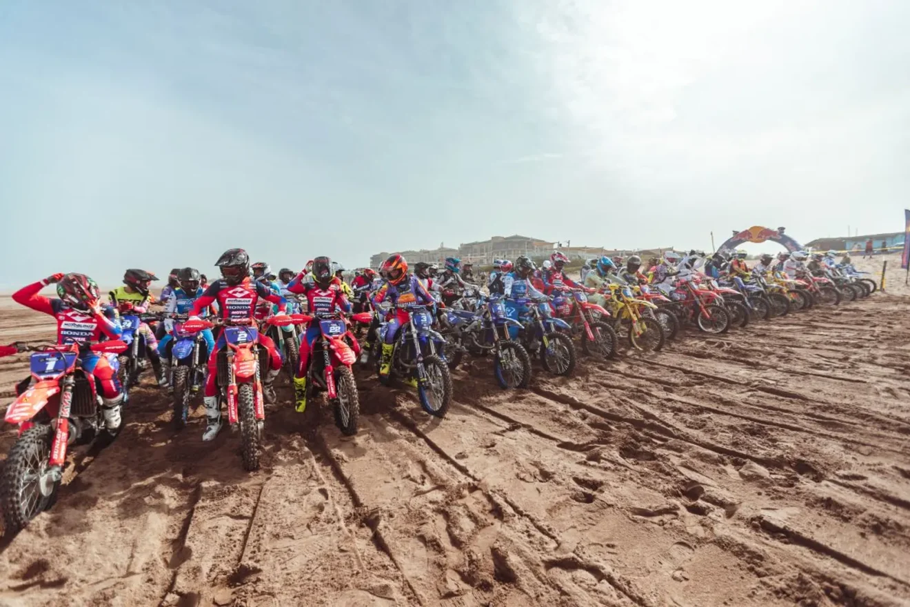 A 2026-os FIM Sand Races-világbajnokság marokkói nyitófordulójának motoros mezőnye a homokos pályán