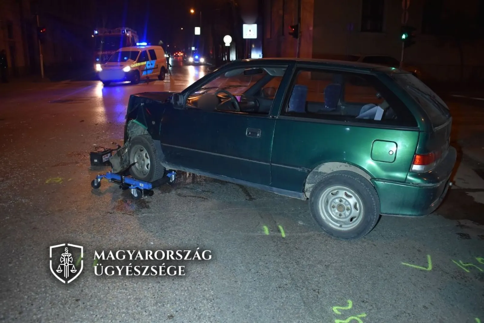 A Sopronban, ittasan okozott közúti balesetben megsérült autó