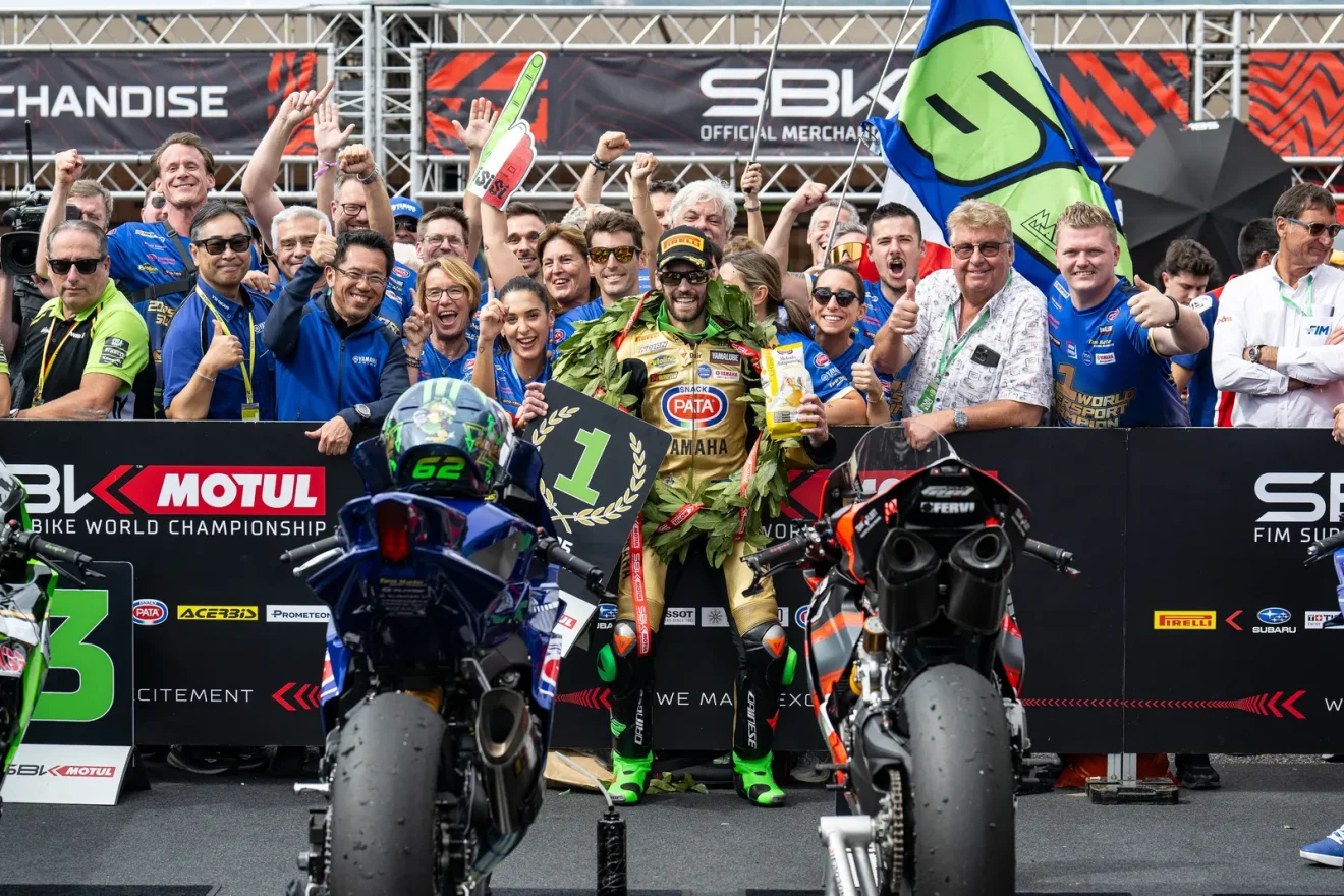 Yamaha Motor Europe és Ten Kate Racing 2026-os közös sajtófotó