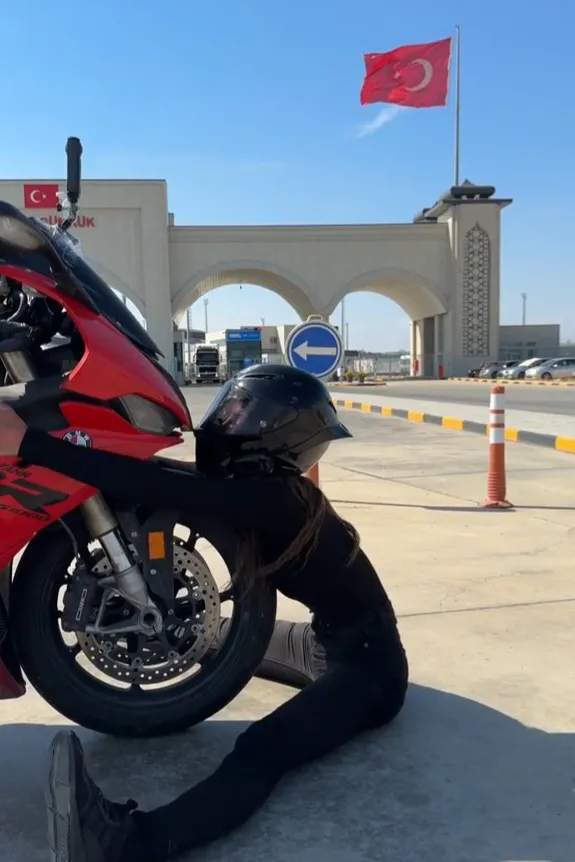 Motorbaleset moto Tanya influenszer Tatyana Ozolina